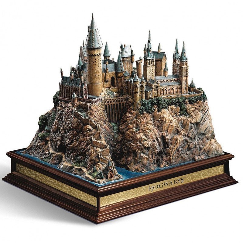 Réplique Harry Potter du château de Poudlard 35 cm