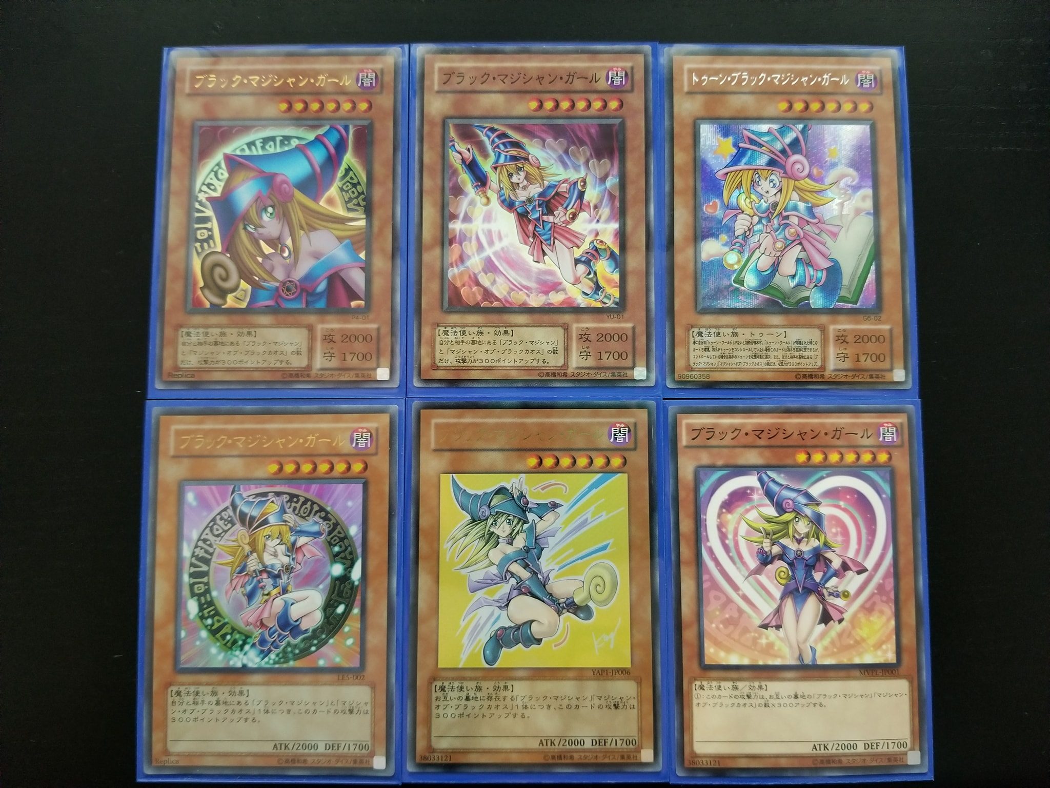 Carte Yu-Gi-Oh! Magicienne des Ténèbres avec son illustration de jeune magicienne au chapeau pointu