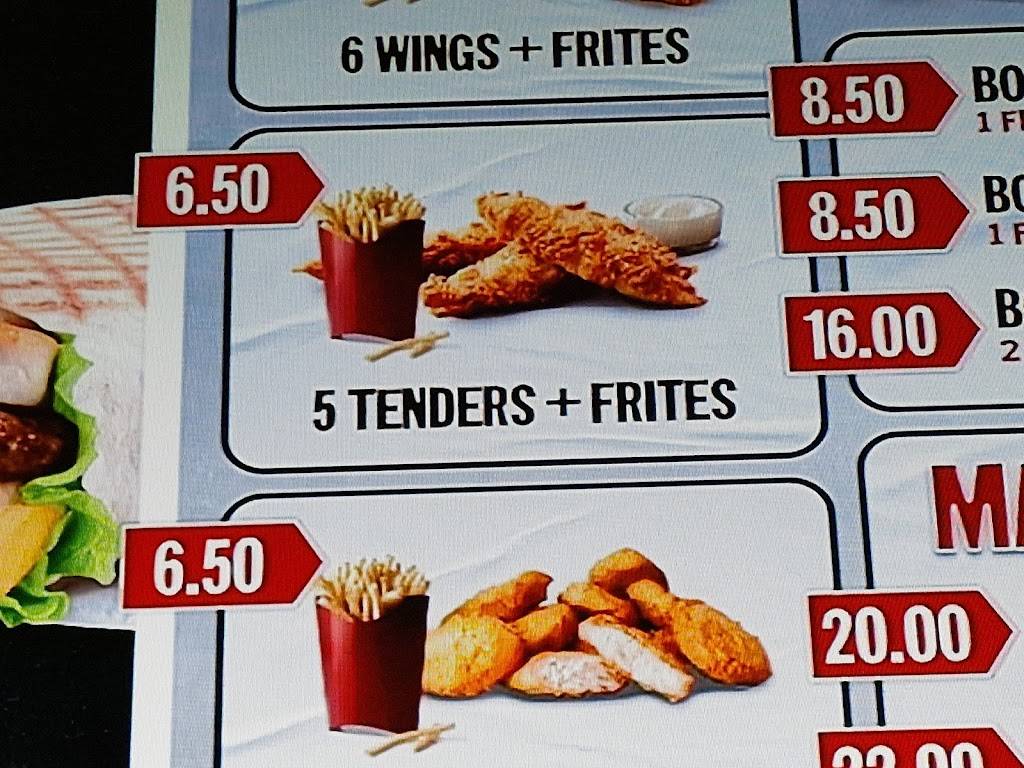 Assiette de poulet grillé aux épices orientales dans un restaurant de Créteil
